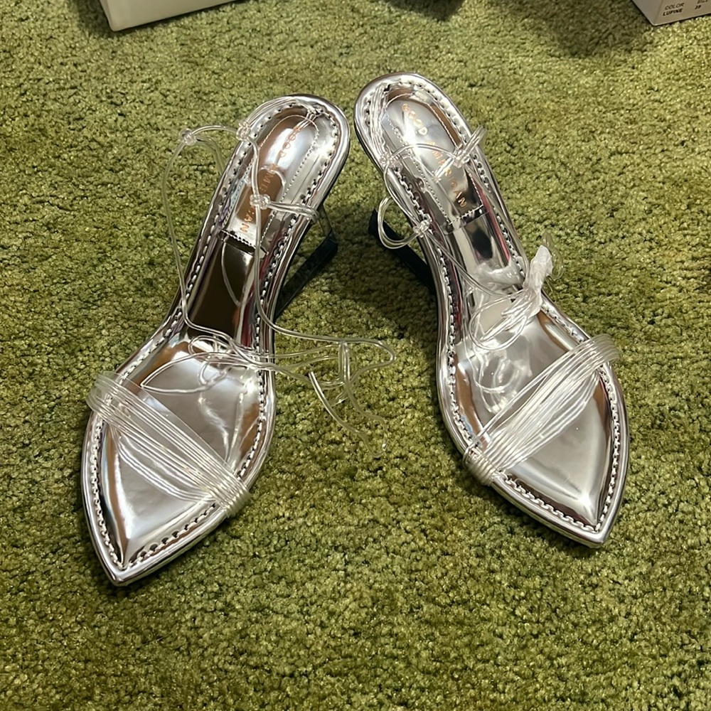 Good American size 9 pumps w clear heel. NWOB, one tie untied to try on.